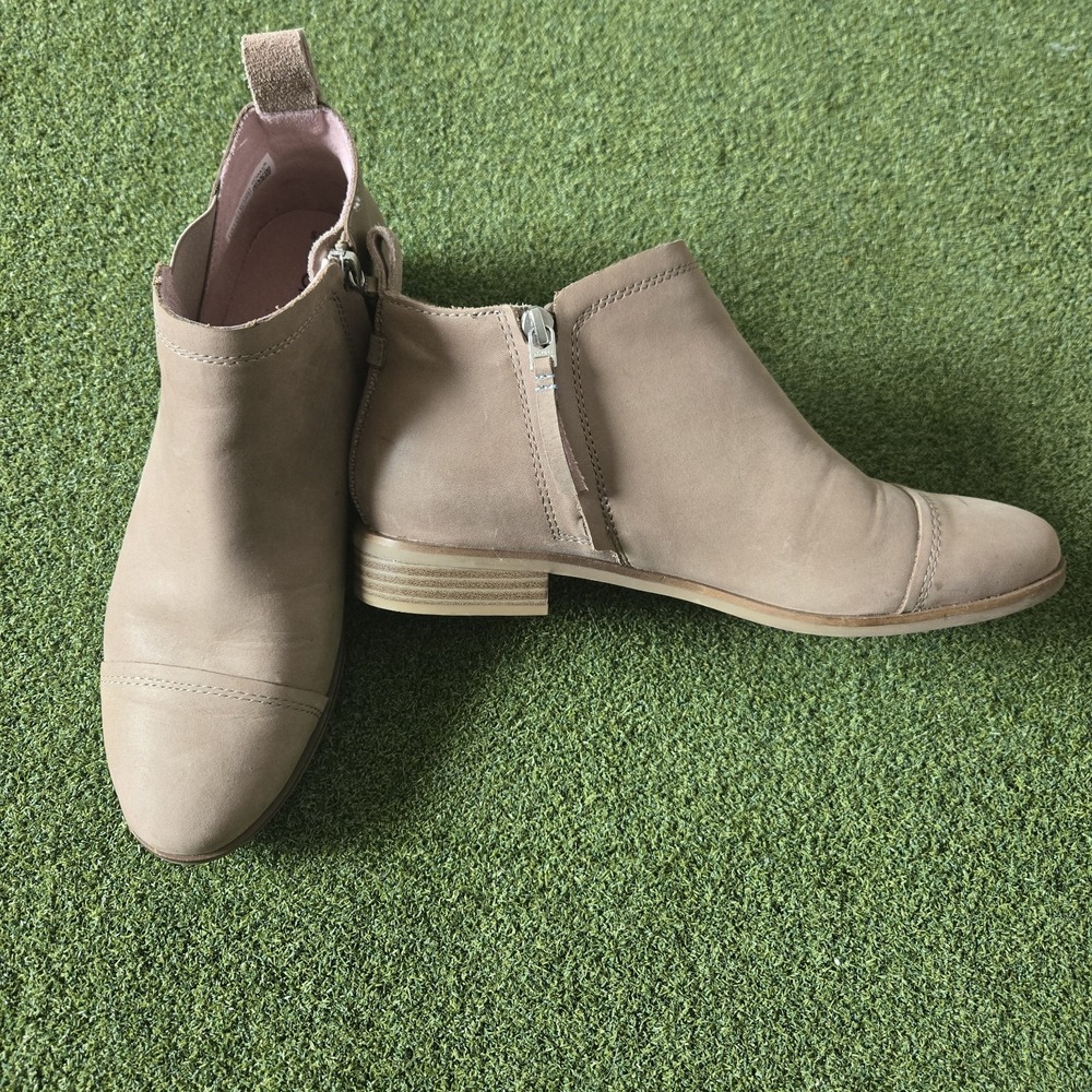 TOMS Women's Ankle Booties Color Taupe Side Zipper Size 8.5 - Picture 3 of 8